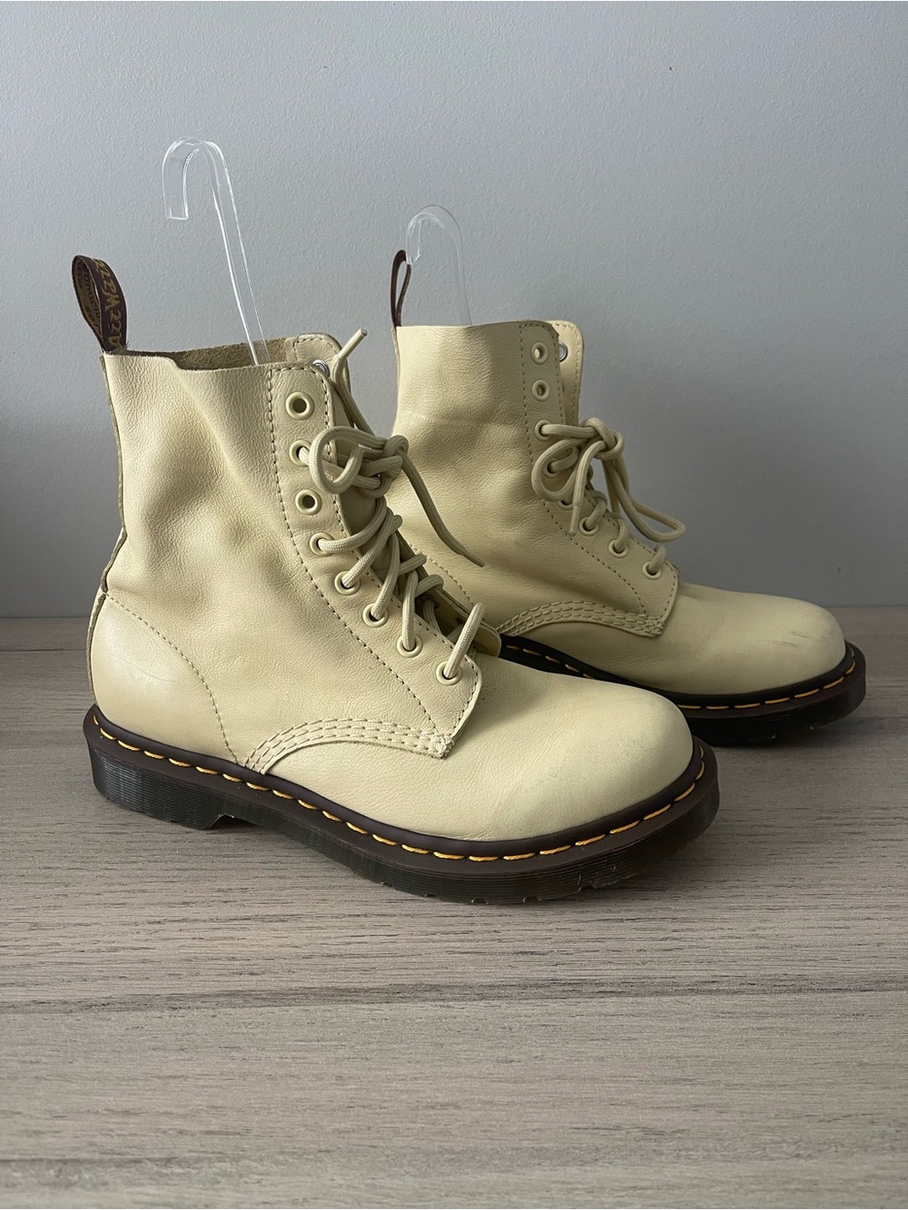 Dr. Marten’s | 1460 Pascal Pale Yellow Virginia Leather Lace Up Boots Size 8